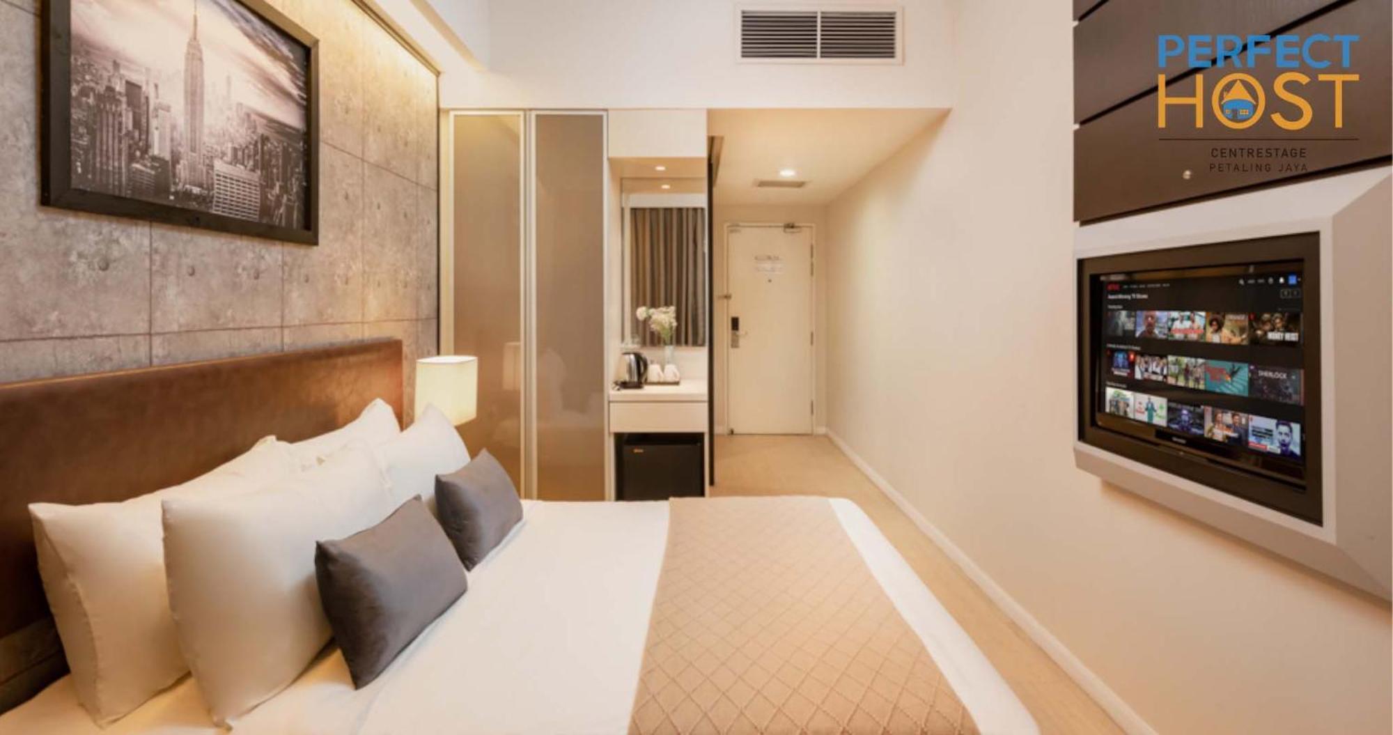 Hotel Centrestage Petaling Jaya By Perfect Host Exterior foto A room at the hotel